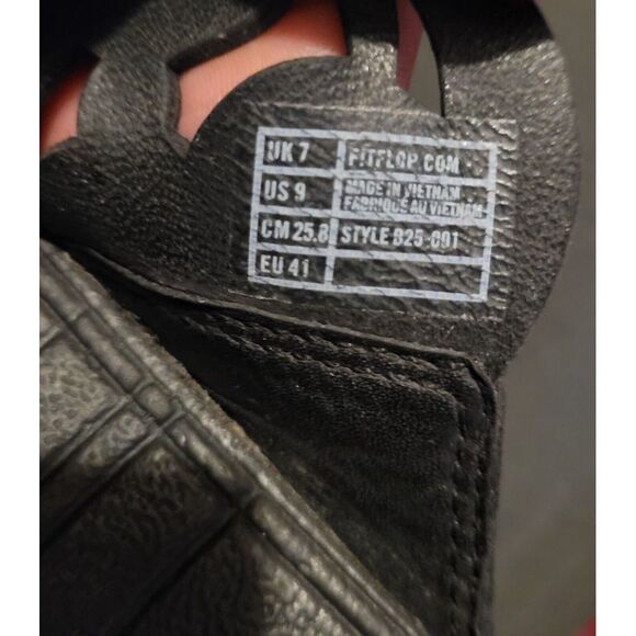 FitFlop Flora Womens Sandals Size 9 Black Wedge Slip On Thong Flip Flops - Picture 2 of 4